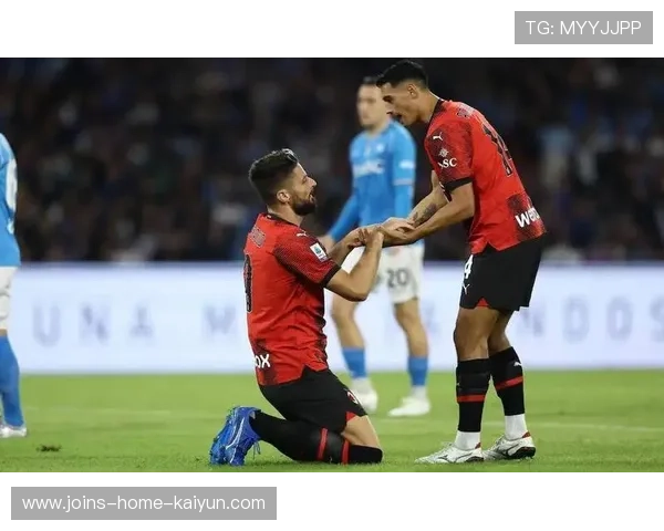 米兰奥卡福倒地扫射反应极快——引领足球新潮流的瞬间